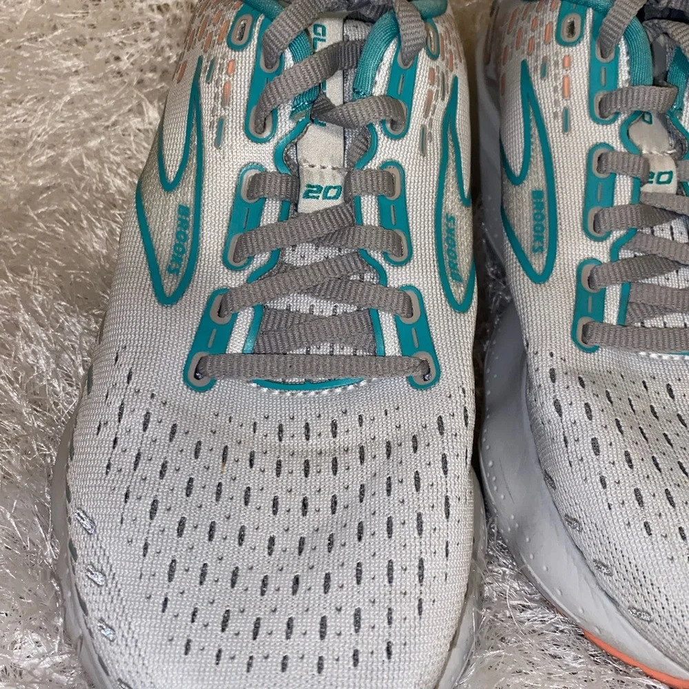 Brooks Glycerin 20 Women's
Oyster/Latigo Bay/Coral size 7.5 - Picture 4 of 10